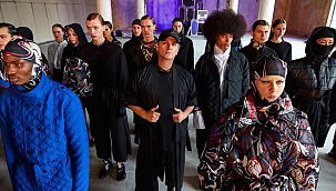 Ünlü oyuncuları buluşturan defile…