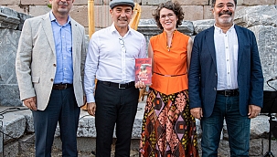 Ahmet Ümit’in son kitabı Pergamon Antik Kenti’nde tanıtıldı