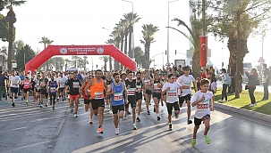 Karşıyaka’da 1250 kişi Ata’dan Ana’ya koştu!