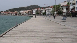 Foça'nın sıcağına dayanamadılar evlerine döndüler