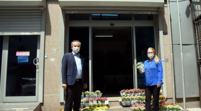 İzmir Ticaret Odası'ndan sığınma evlerindeki annelere özel kutlama