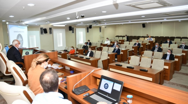 Karabağlar’da koronavirüs salgınına karşı yürütülen kapsamlı mücadele CHP ve AK Parti gruplarına anlatıldı