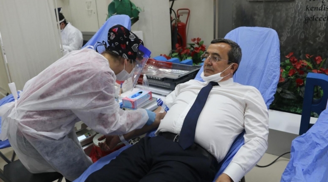 Konak Belediyesi’nden Kızılay’a destek