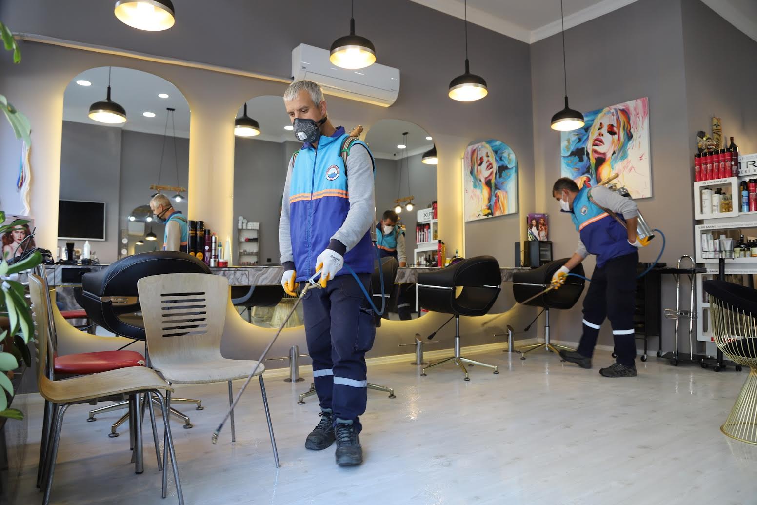 Menderes’te berber ve kuaförler açılışa hazır