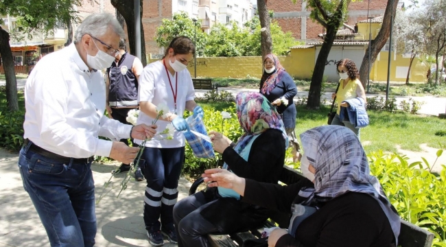 Sosyal mesafeye dikkat sizden, maske bizden!