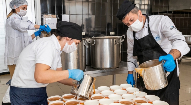 Üç haftada 312 bin kişilik iftar paketi dağıtıldı