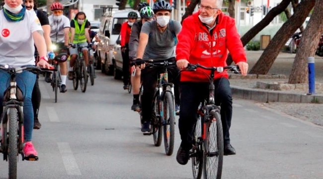 Başkan Eriş'ten Dünya Bisiklet Günü'nde bisikletle Ödemiş turu