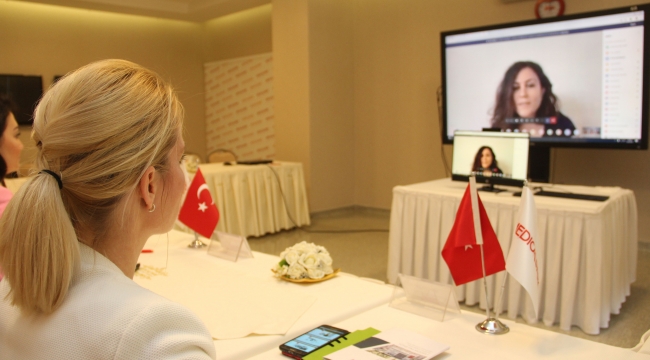 Medical Park İzmir hemşire adaylarını, Online Kariyer Günleri'nde buluşturdu