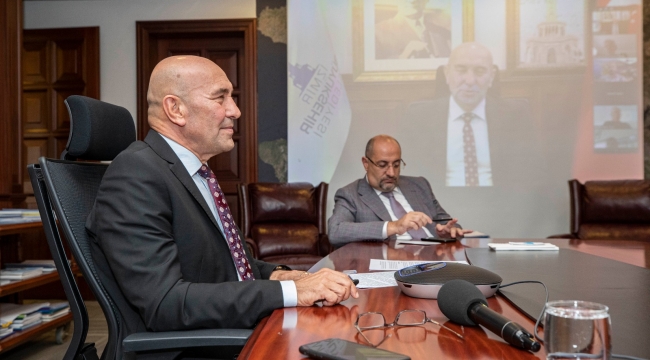 Başkan Soyer Fikir Önderleri Forumu'nda projelerini anlattı