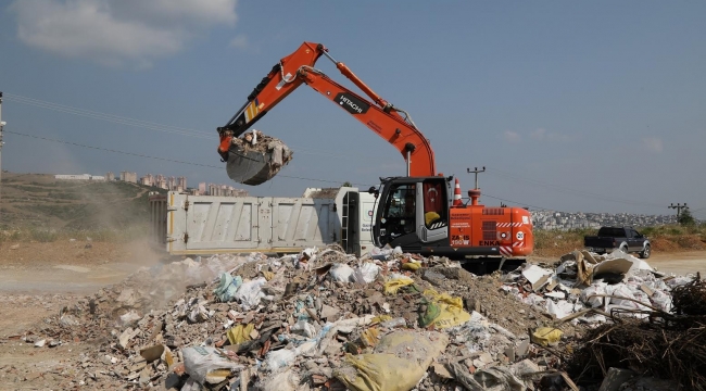 Gaziemir'de iki günde yaklaşık 400 ton moloz toplandı
