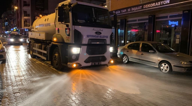 Seferihisar’da sokaklar yıkanıp dezenfekte ediliyor