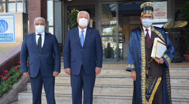 İzmir Valisi'ne elbise dikmek şeref olacak...