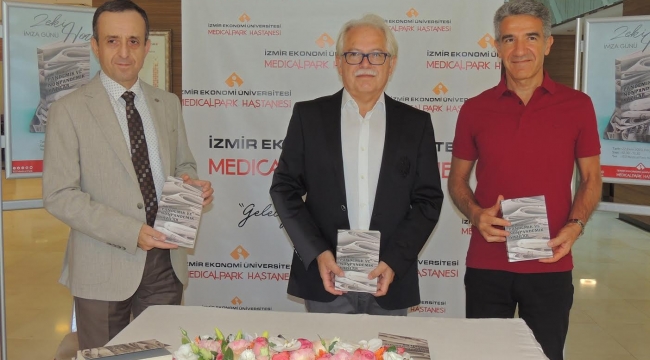 Dr. Zeki Hozer yeni kitabını imzaladı