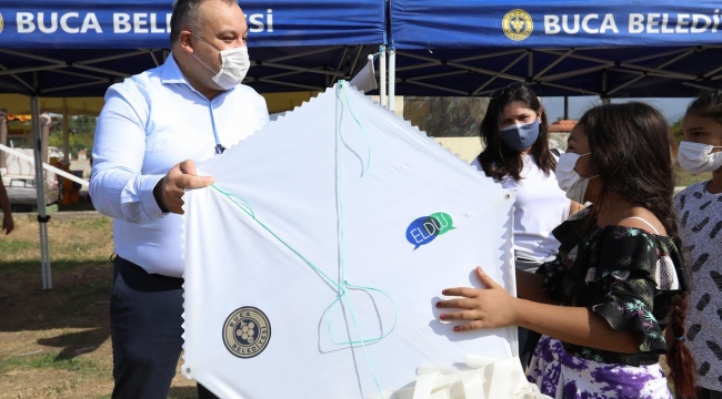 (Foto Galerili Haber) Buca Belediyesi’nden miniklere uçurtma sürprizi