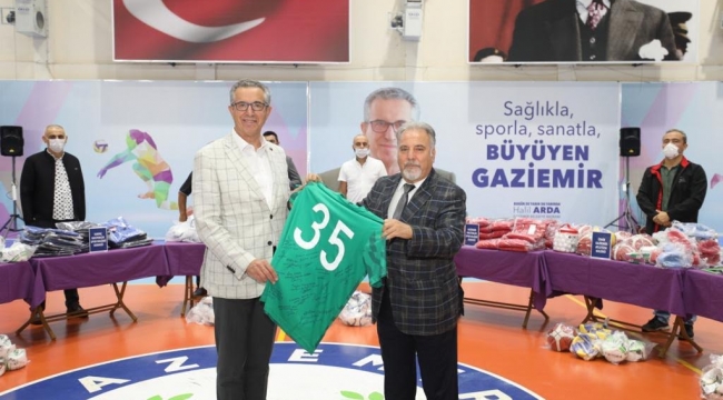 (Foto Galerili Haber) Gaziemir Belediyesi'nden amatör spor kulüplerine malzeme desteği