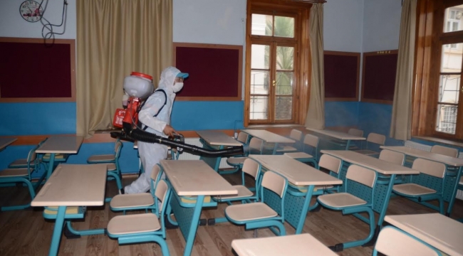 (Foto Galerili Haber) Kuşadası'nda okullar ilk ders zili öncesi dezenfekte edildi