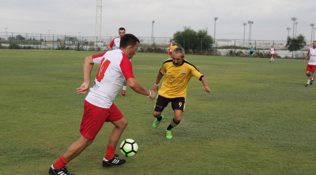 Profesyonel ligler dışında her türlü futbol faaliyeti yasaklandı