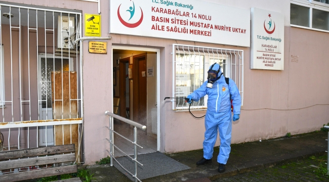 (Foto Galerili Haber) Karabağlar Belediyesi aşı merkezlerini de dezenfekte ediyor