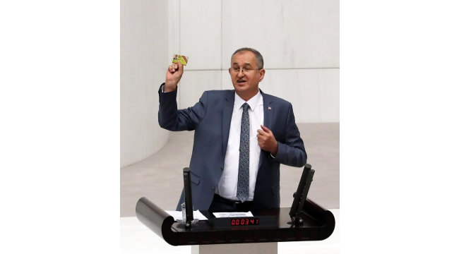 CHP’nin gazeteci vekili Atila Sertel’den basın kartı çıkışı: “Gazetecilerin hakları yeniyor, yasalar açıkça çiğneniyor”