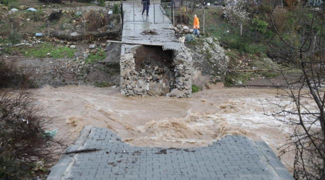 (Foto Galerili Haber) Seferihisar’da sel felaketine karşı seferberlik