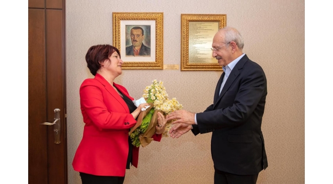 Kemal Kılıçdaroğlu’na nergisli ziyaret