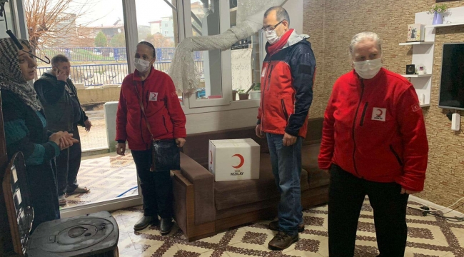 (Foto Galerili Haber) SELDEN ETKİLENENLERE KIZILAY DESTEĞİ