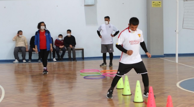 (Foto Galerili Haber) BAYRAKLI'DA SPOR VAR, ENGEL YOK