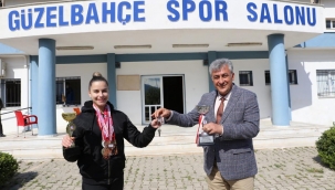 (Foto Galerili Haber) Başkan spor salonunun anahtarını şampiyona teslim etti