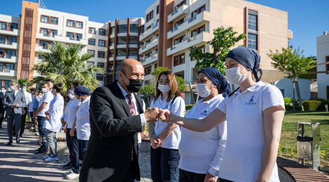 (Foto Galerili Haber) Başkan Soyer belediye çalışanlarıyla bayramlaştı "Umudu yeşertmek mecburiyetindeyiz"