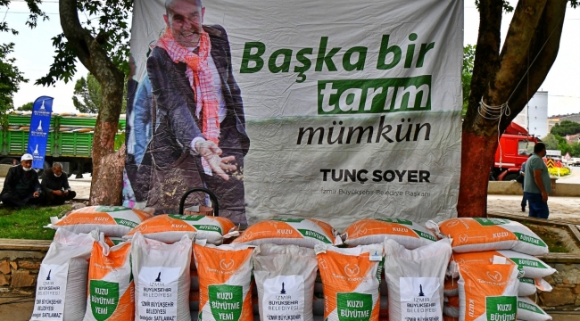 (Foto Galerili Haber) Kiraz'daki üreticilere 333 ton kuzu büyütme yemi hibe edildi