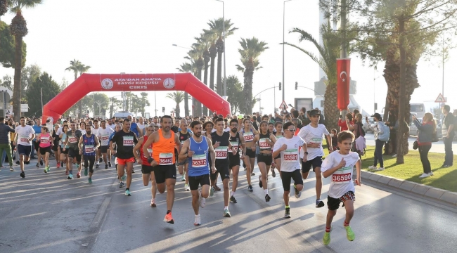 (Foto Galerili Haber) Karşıyaka’da 1250 kişi Ata’dan Ana’ya koştu!