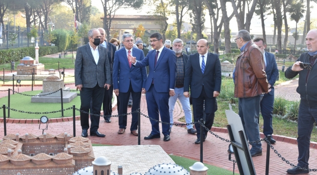 İzmir Medya Platformu Üyeleri Şehzadeler'e Hayran Kaldı