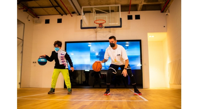 Sneaks Up, basketbola ilgi duyan çocukları, sömestr boyunca temel basketbol eğitimine bekliyor!