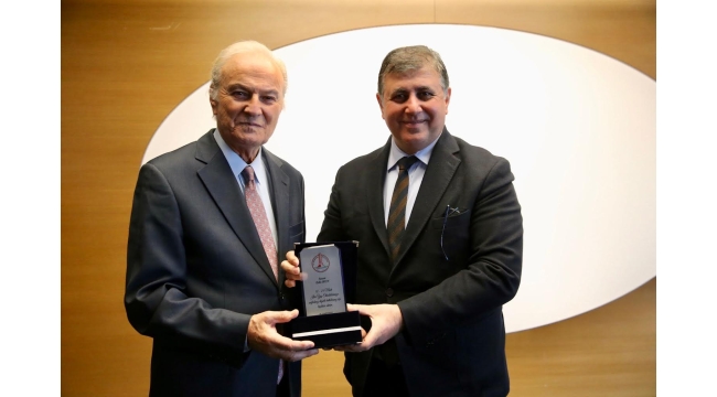Ediz Hun Karşıyaka’da!