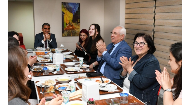 Başkan Selvitopu iftara davet eden öğrencileri kırmadı