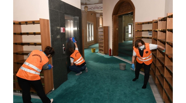 Karabağlar Belediyesi’nden camilere Ramazan temizliği