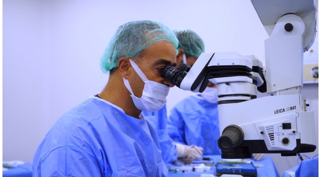 Dr. Serhan Gazyağcı üç meslektaşını gözlükten kurtardı