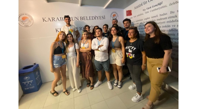 Karaburun Belediyesi üniversite adaylarının yanında