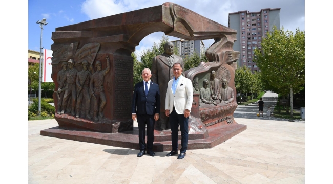 KKTC Meclis Başkanı'ndan Rauf Denktaş Anıtı'na ziyaret