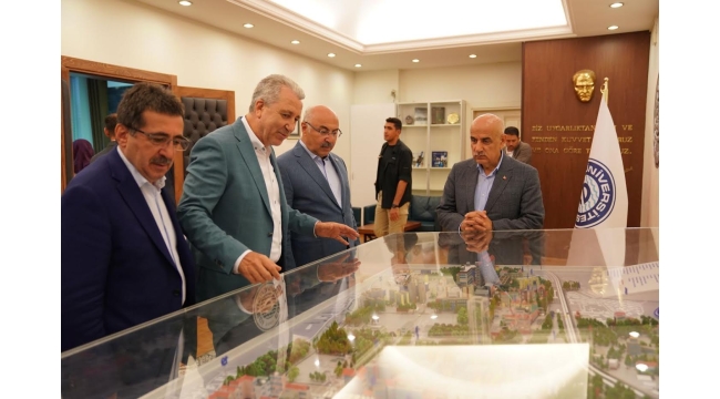 Tarım ve Orman Bakanı Prof. Dr. Vahit Kirişçi, Ege Üniversitesini ziyaret etti