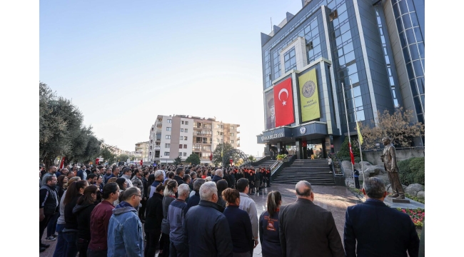 Buca’dan Ata'ya saygı duruşu