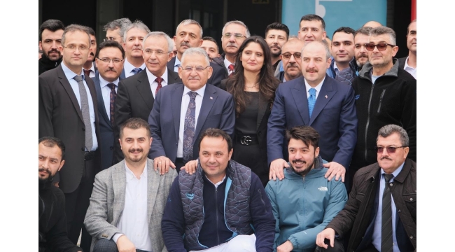 Sanayi ve Teknoloji Bakanı Varank, Turkuaz Seramik'in yeni fabrikasını hizmete açtı