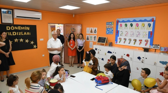 Başkan Selvitopu pastayı miniklerle kesti