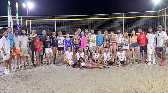 Yenifoça'da plaj voleybolu rüzgarı