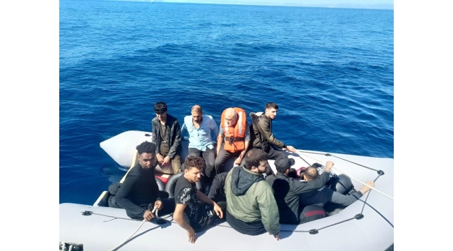 Balıkesir'de Yunan unsurlarının geri ittiği 13 göçmen kurtarıldı