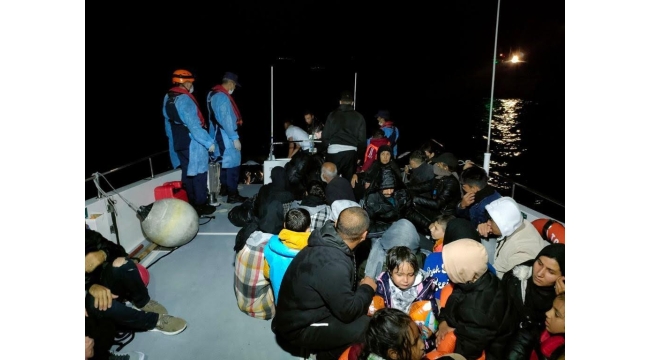 Ayvalık'ta 47 düzensiz göçmen Sahil Güvenlik tarafından yakalandı