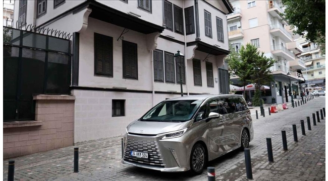 Lexus'un yeni LM Modeli Türkiye'de