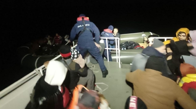 Ayvalık'ta Yunan unsurlarınca Türk karasularına itilen 42 göçmen kurtarıldı