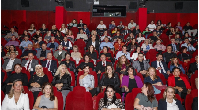 Başkan Soyer, Atatürk filmini öğretmenlerle izledi