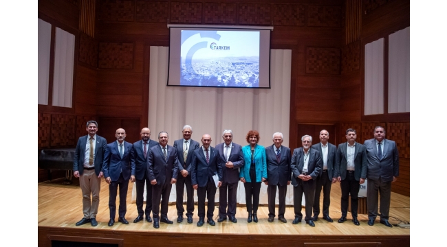 Kemeraltı çarşısı yılbaşına hazırlanıyor